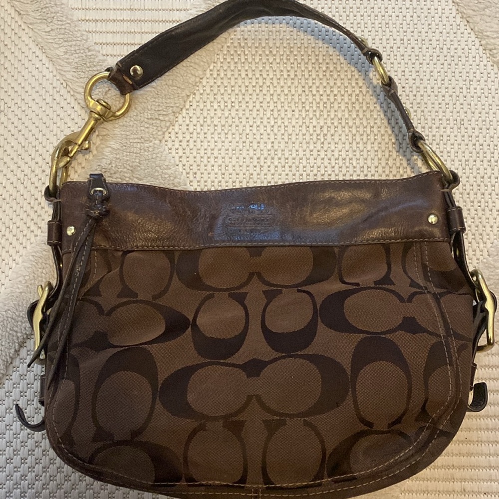 Signature Coach Shoulder Bag - Picture 2 of 5